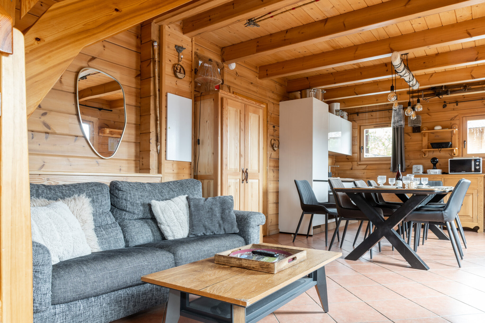 loue chalet dans résidence avec piscine à la Joue du Loup, station de ski dans les hautes alpes, même domaine de ski que Superdévoluy, idéal pour vos vacances en montagne été comme hiver