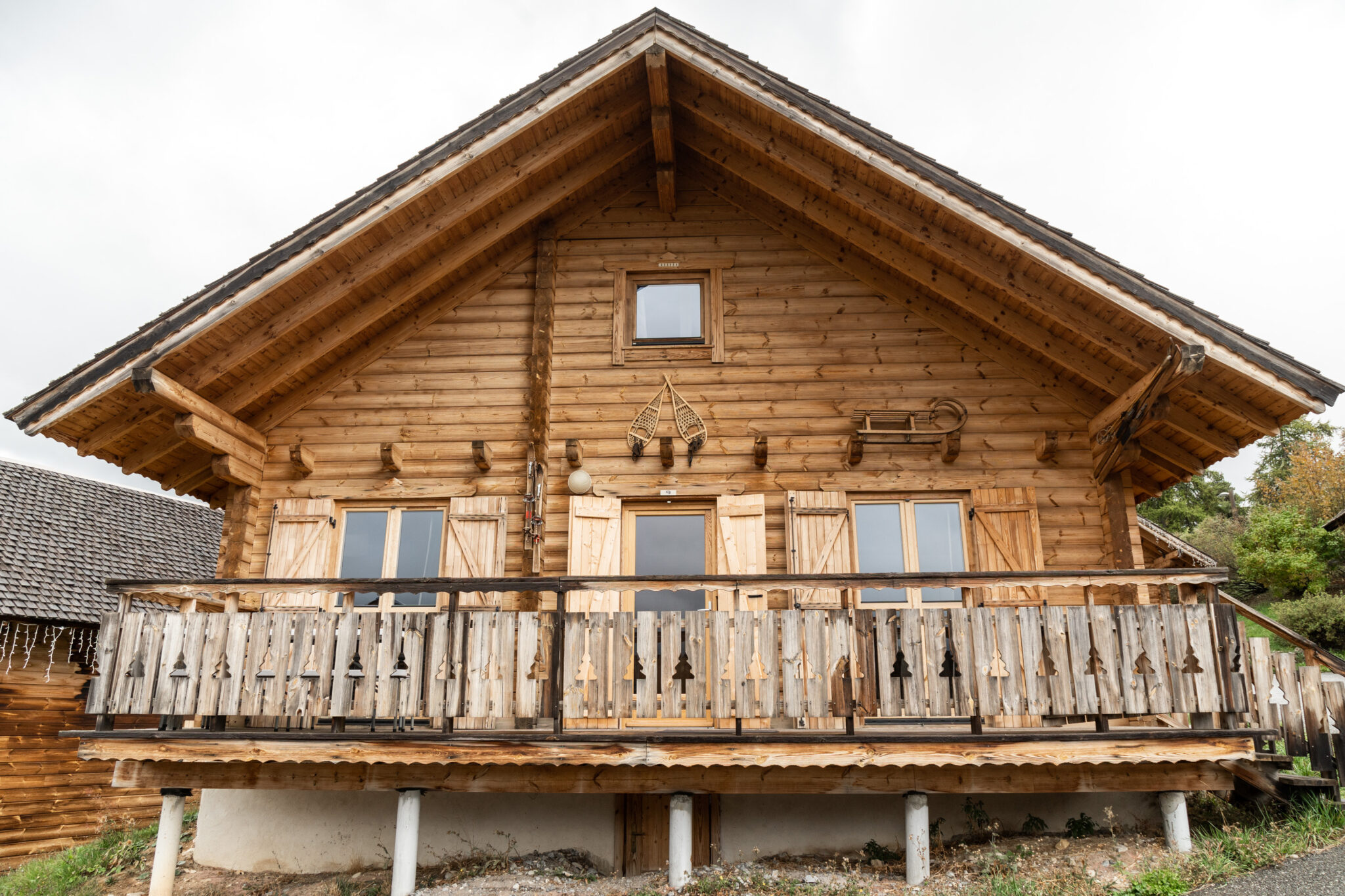loue chalet dans résidence avec piscine à la Joue du Loup, station de ski dans les hautes alpes, même domaine de ski que Superdévoluy, idéal pour vos vacances en montagne été comme hiver