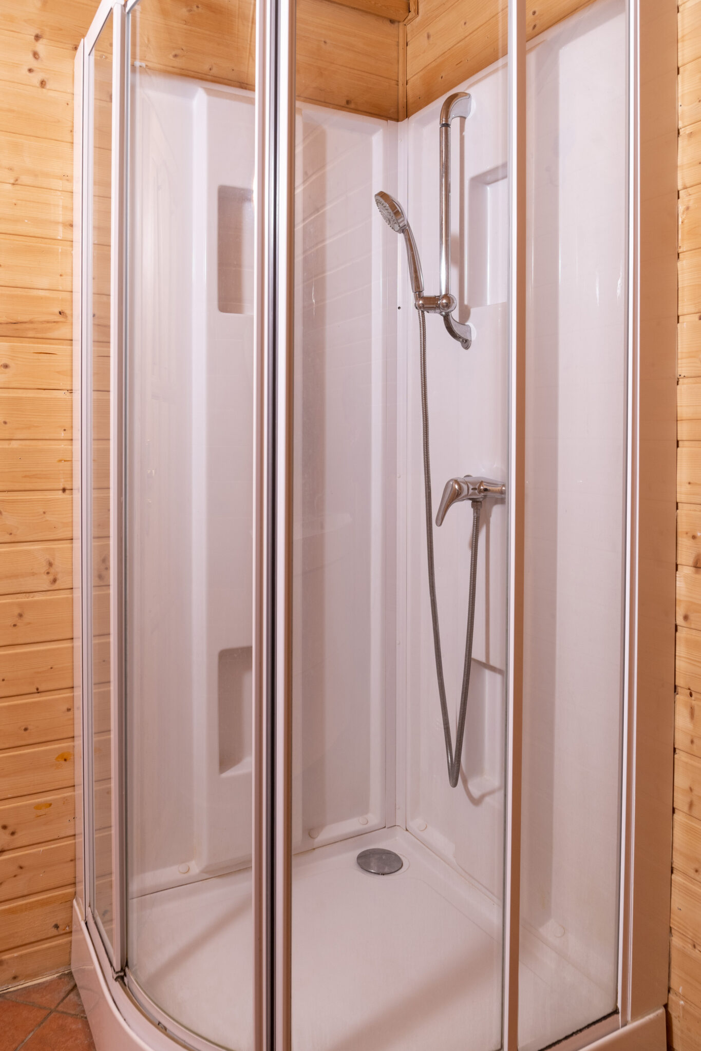 loue chalet dans résidence avec piscine à la Joue du Loup, station de ski dans les hautes alpes, même domaine de ski que Superdévoluy, idéal pour vos vacances en montagne été comme hiver