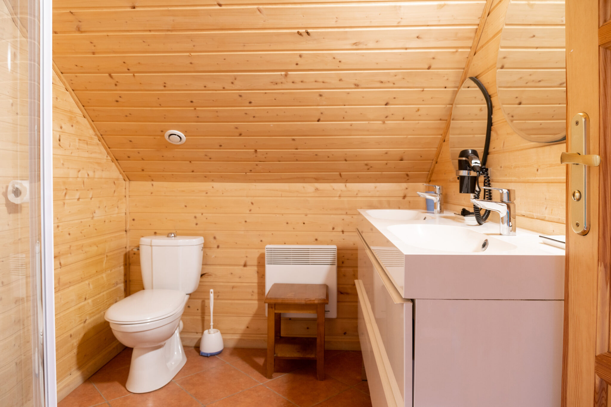 loue chalet dans résidence avec piscine à la Joue du Loup, station de ski dans les hautes alpes, même domaine de ski que Superdévoluy, idéal pour vos vacances en montagne été comme hiver