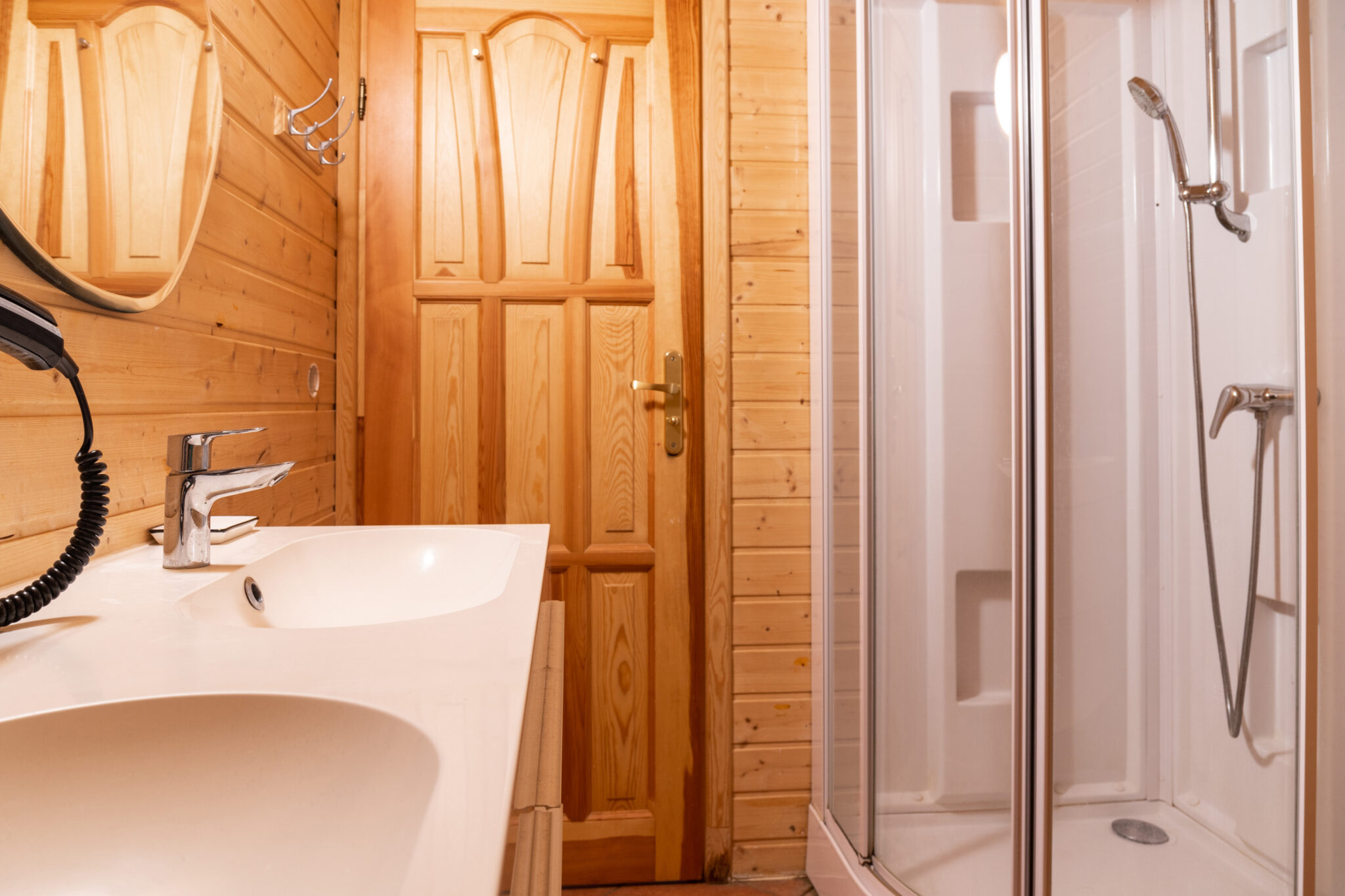 loue chalet dans résidence avec piscine à la Joue du Loup, station de ski dans les hautes alpes, même domaine de ski que Superdévoluy, idéal pour vos vacances en montagne été comme hiver