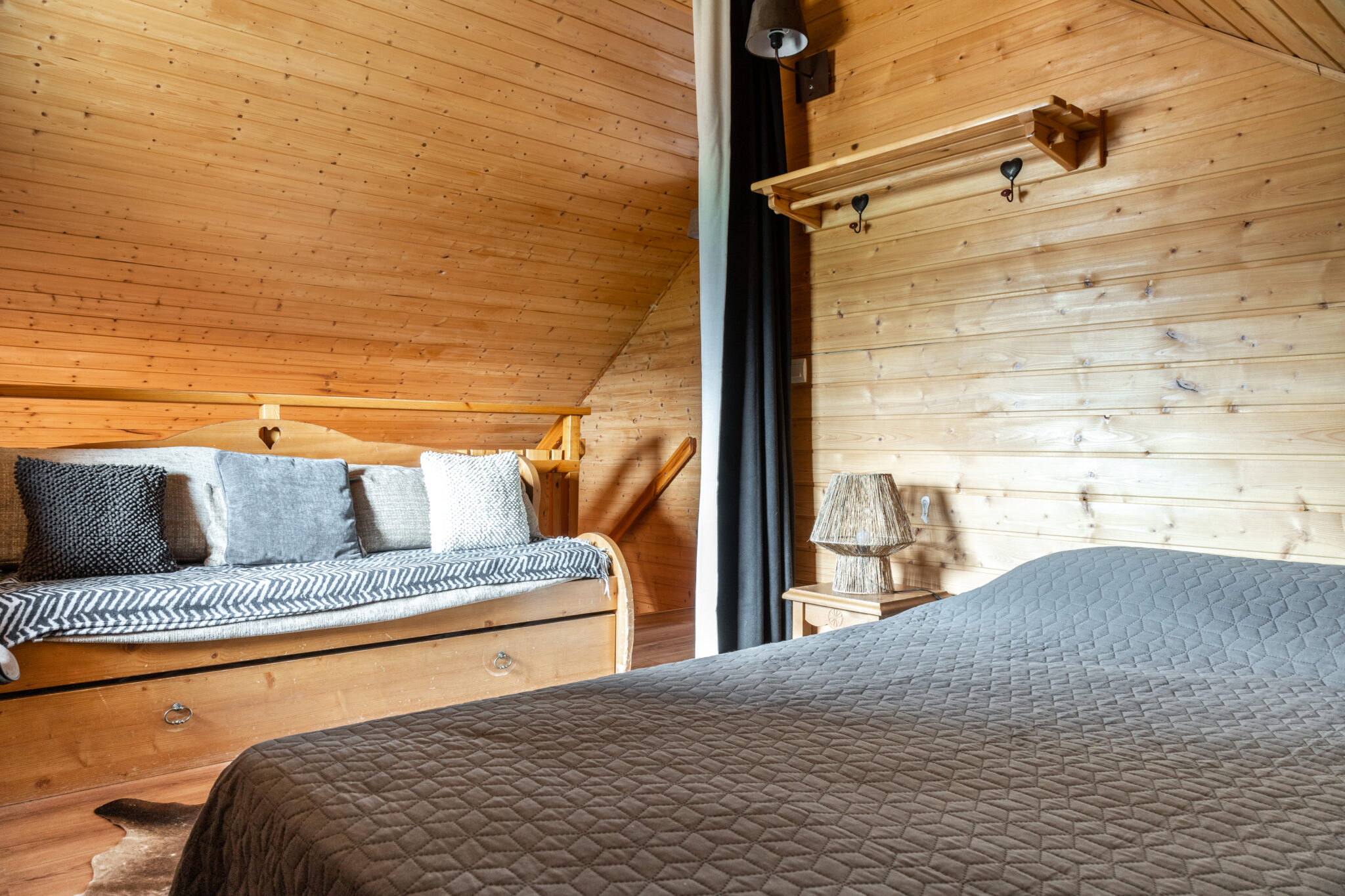loue chalet dans résidence avec piscine à la Joue du Loup, station de ski dans les hautes alpes, même domaine de ski que Superdévoluy, idéal pour vos vacances en montagne été comme hiver