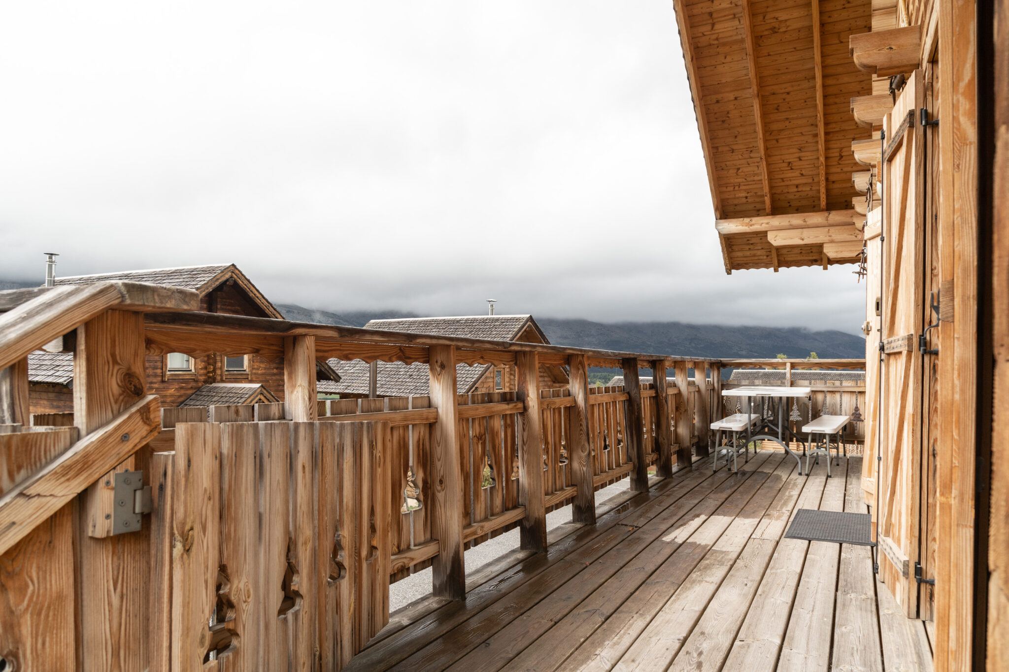 loue chalet dans résidence avec piscine à la Joue du Loup, station de ski dans les hautes alpes, même domaine de ski que Superdévoluy, idéal pour vos vacances en montagne été comme hiver