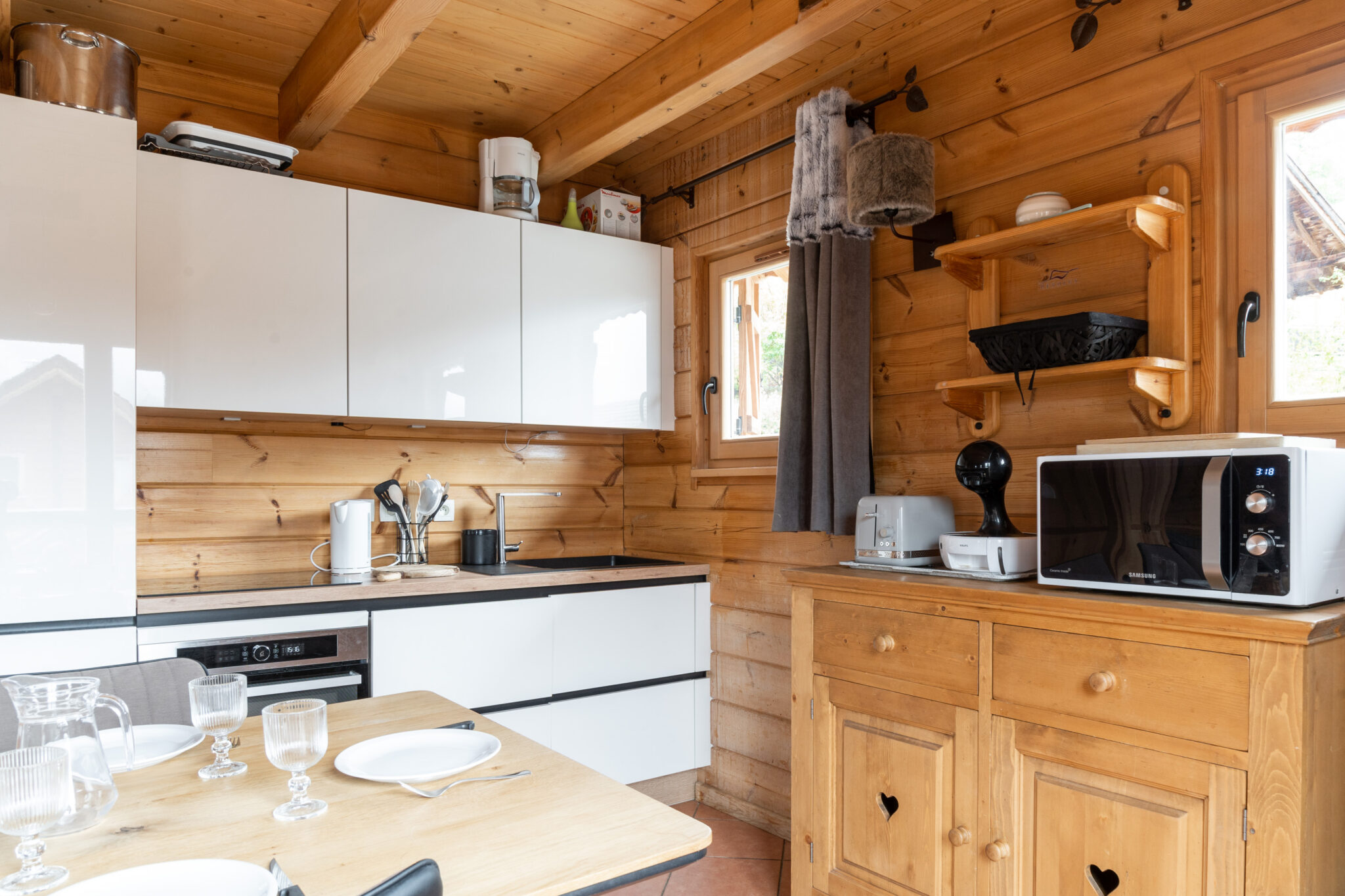 loue chalet dans résidence avec piscine à la Joue du Loup, station de ski dans les hautes alpes, même domaine de ski que Superdévoluy, idéal pour vos vacances en montagne été comme hiver